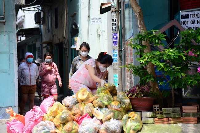 Chùa Hoằng Pháp: Tiếp tục hỗ trợ người dân khó khăn trong đại dịch Covid (đợt 8)